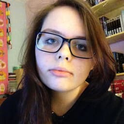 chloe-yeoman
