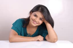 rashmi-pitre-artist-n-poet