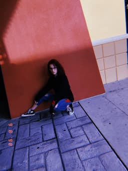 Zoe_capper