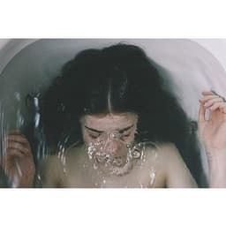 queen-holly