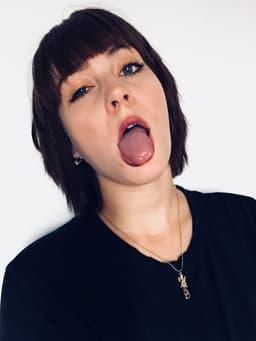 nakiya-gray